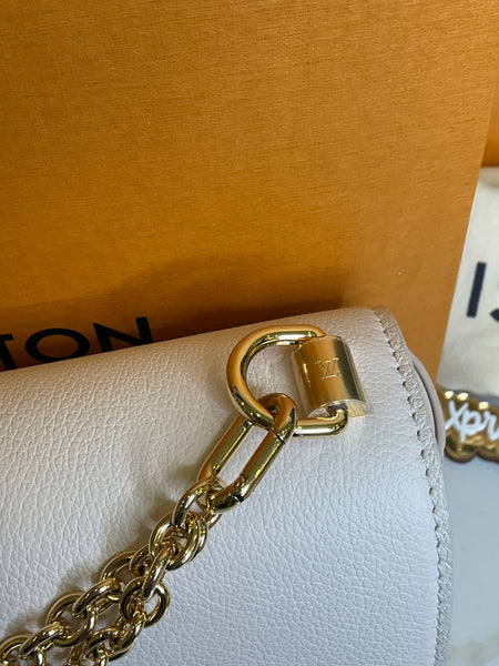 Louis Vuitton Twist MM Slim