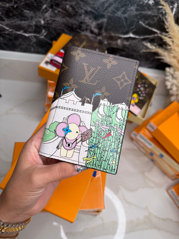 “Fashion” Vivienne Passport Holder (Porta Pasaporte) #2
