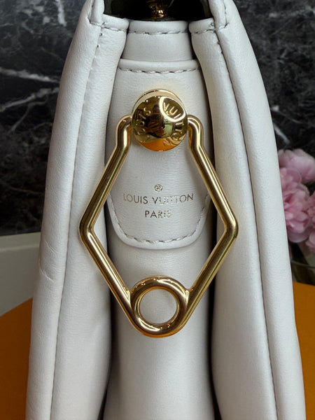 Louis Vuitton Cousin crema