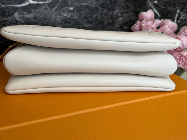 Louis Vuitton Cousin crema