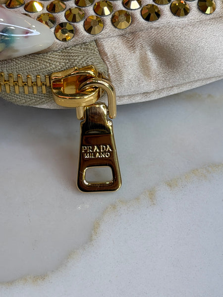 Prada re-edition crystal dorada