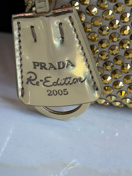 Prada re-edition crystal dorada
