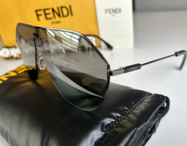 Fendi lente de sol plateado