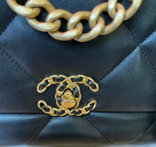 Chanel 19 small