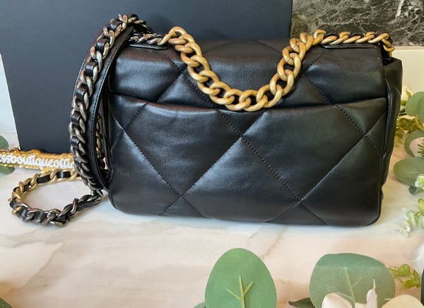 Chanel 19 small