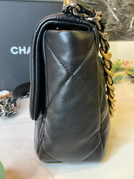 Chanel 19 small