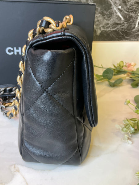 Chanel 19 small