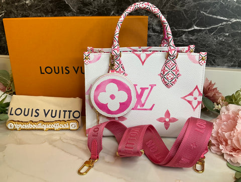 Louis Vuitton on the go PM by the pool