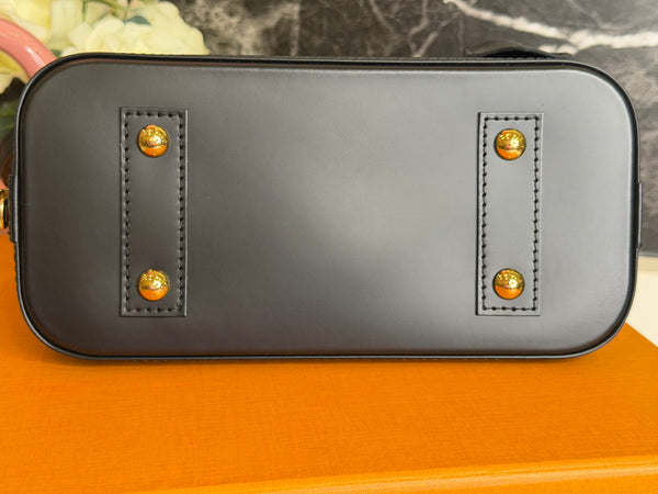 Louis Vuitton Alma bb World Tour