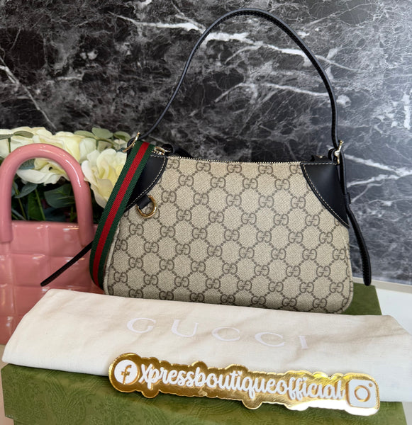 Gucci emblem shoulder bag black