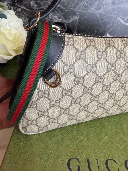 Gucci emblem shoulder bag black