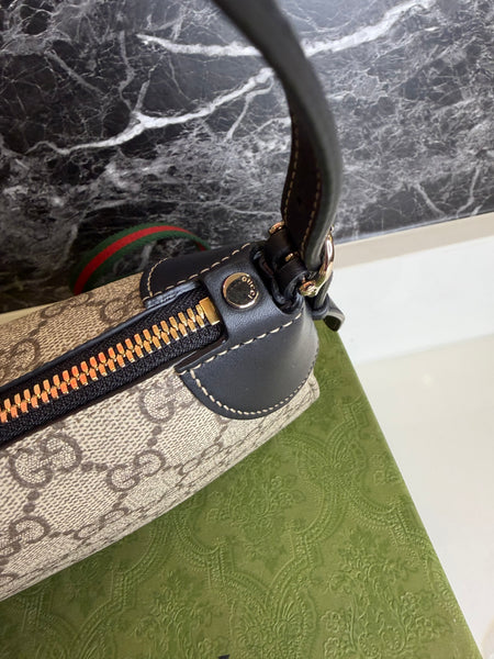 Gucci emblem shoulder bag black