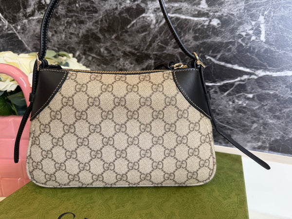 Gucci emblem shoulder bag black