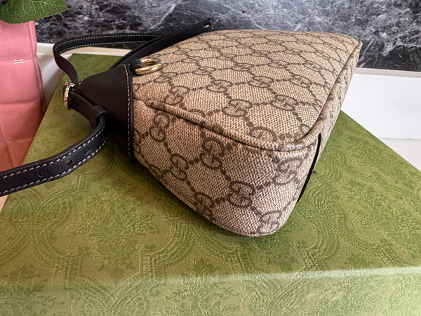 Gucci emblem shoulder bag black