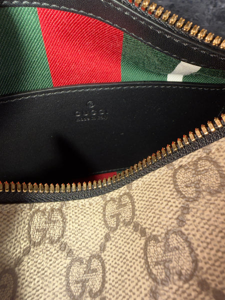 Gucci emblem shoulder bag black