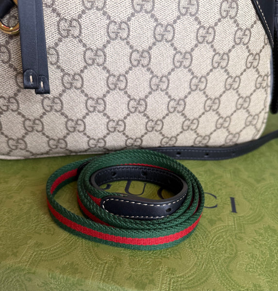 Gucci emblem shoulder bag black