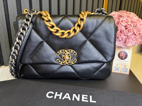 CHANEL 19 NEGRA