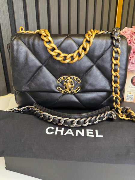 CHANEL 19 NEGRA