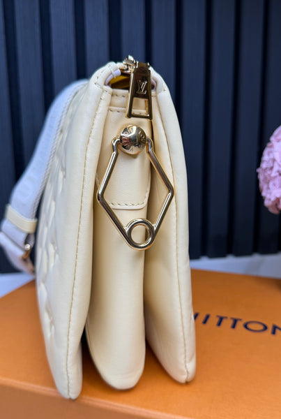 Louis Vuitton Cousin amarilla