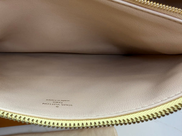 Louis Vuitton Cousin amarilla