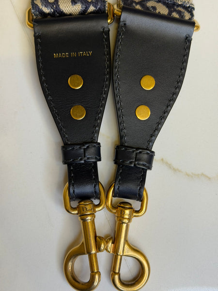 Dior saddle with strap