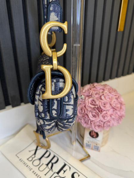 Dior saddle with strap