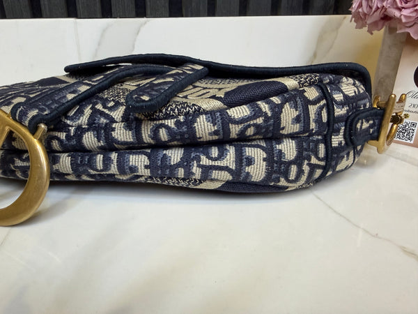Dior saddle with strap