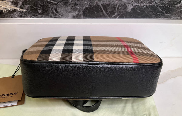 Burberry camera grande