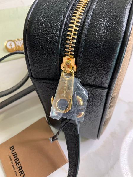 Burberry camera grande