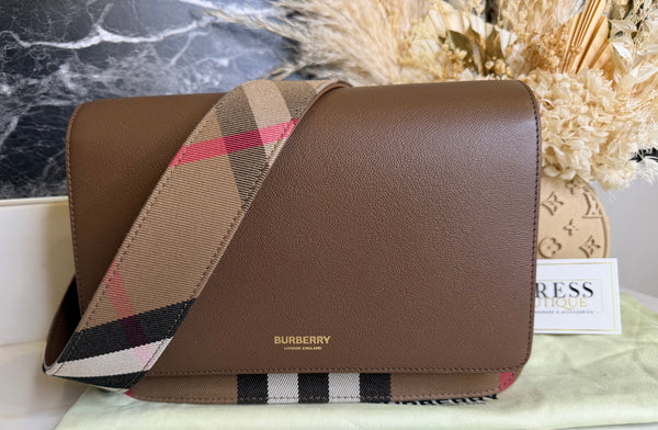Burberry Mackford earth brown