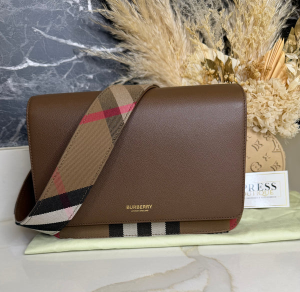 Burberry Mackford earth brown