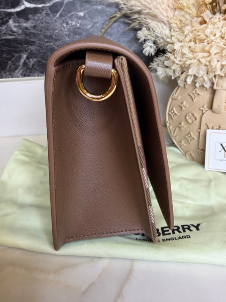 Burberry Mackford earth brown