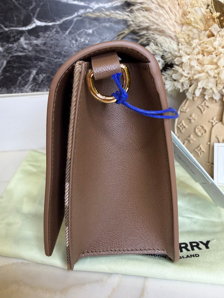 Burberry Mackford earth brown