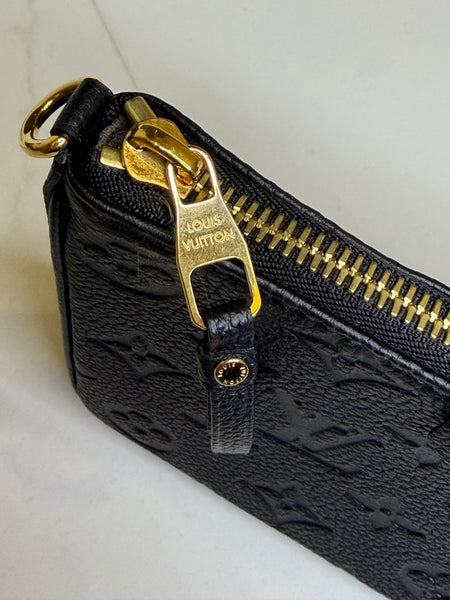 Louis Vuitton easy pouch on strap
