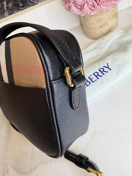 Burberry Camera negra